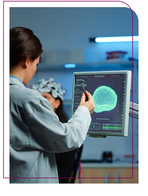 especialista em neuropsicopedagogia analisando tela