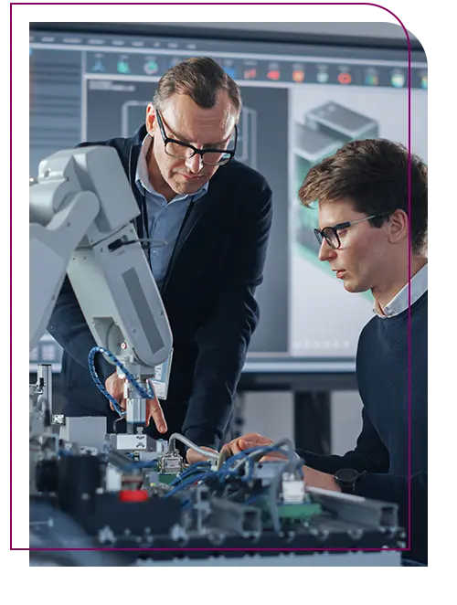 engenheiros da segurança e manutenção analisando dados de um robo