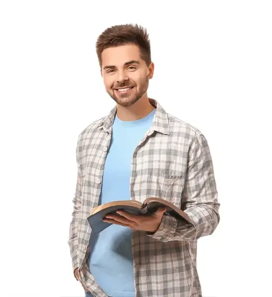 homem lendo bíblia