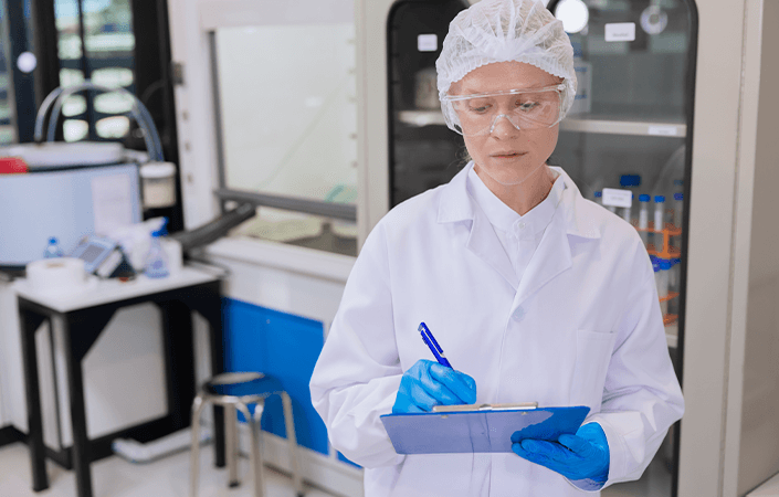 Auxiliar de Laboratório: O que faz, Salário, Carreira | Estácio