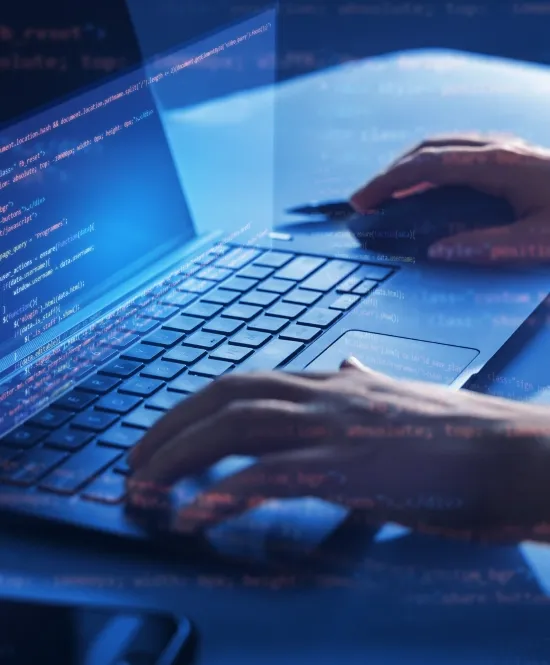 pessoa utilizando teclado