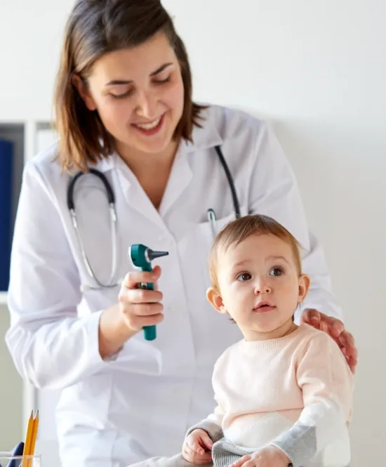 Enfermeira e bebê