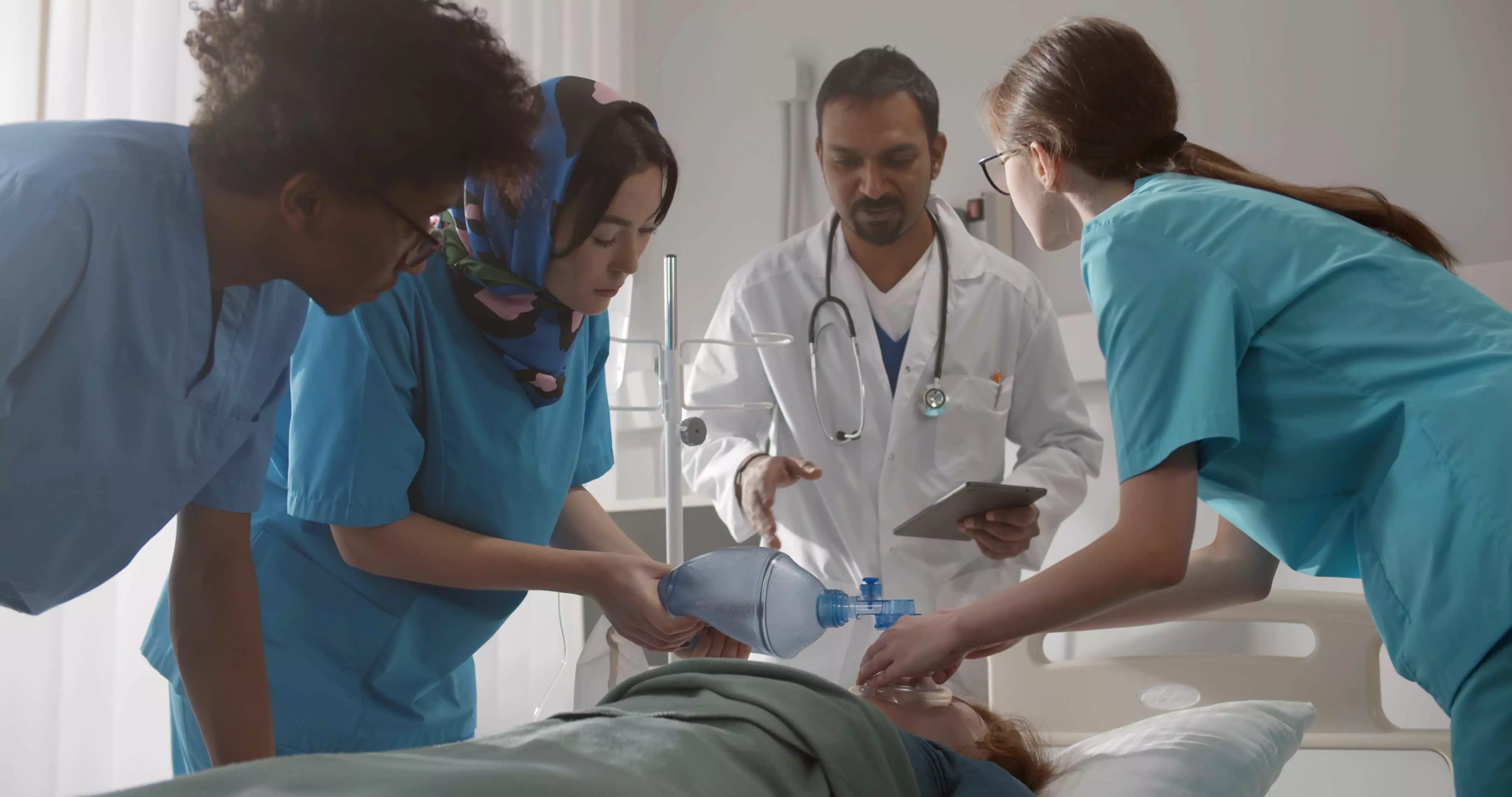 banner cabeçalho Urgência e Emergência Pré-Hospitalar e Hospitalar.webp