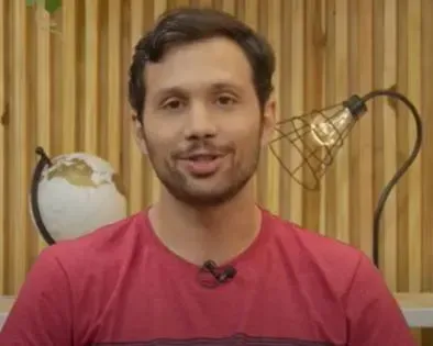 Imagem do empresário Luiz Quinderé, um homem branco, magro de barba e cabelo castanho.