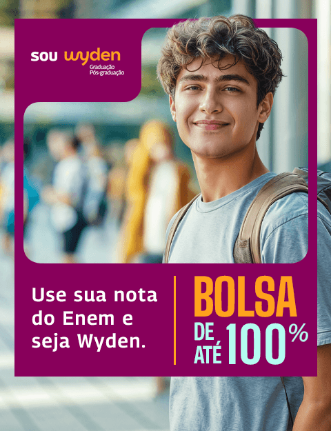 jovens estudantes olhando para a foto sorrindo